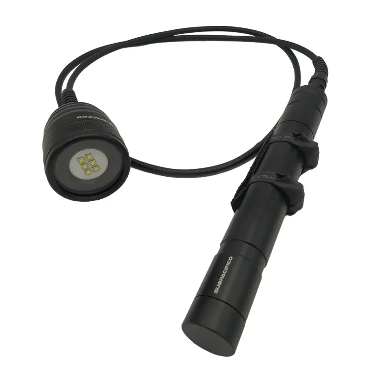Linterna De Buceo Profesional 4500L Dw10w Subpacifico