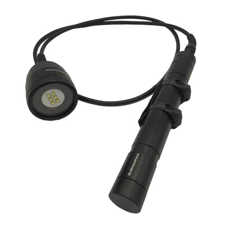 Linterna De Buceo Profesional 4500L Dw10w Subpacifico