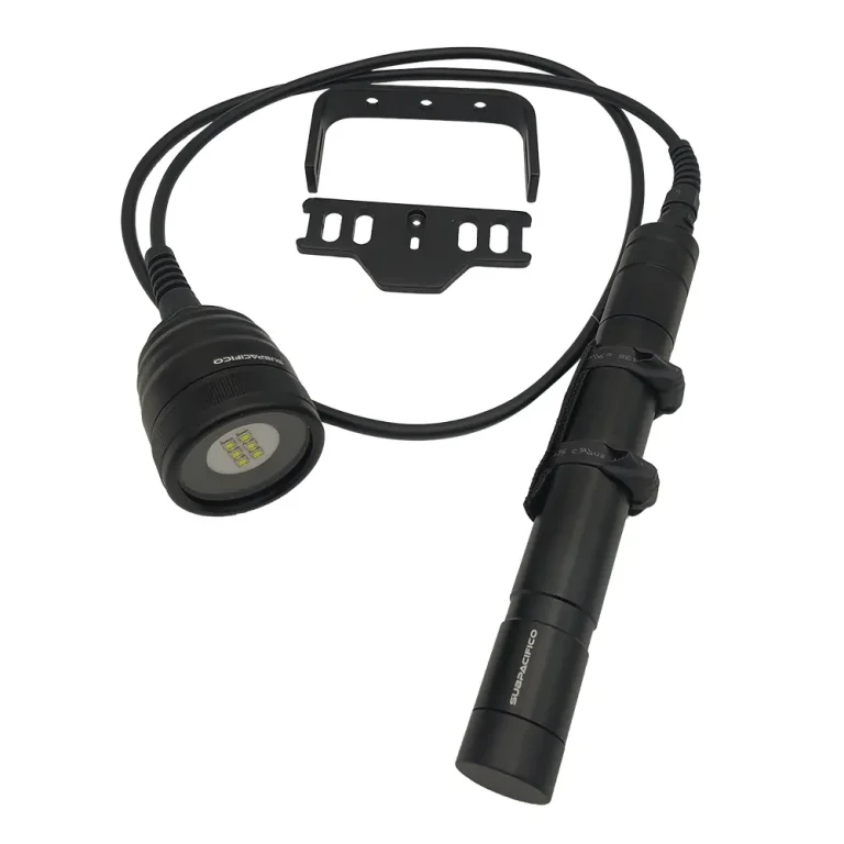 Linterna De Buceo Profesional 4500L Dw10w Subpacifico