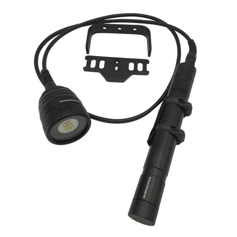 Linterna De Buceo Profesional 4500L Dw10w Subpacifico